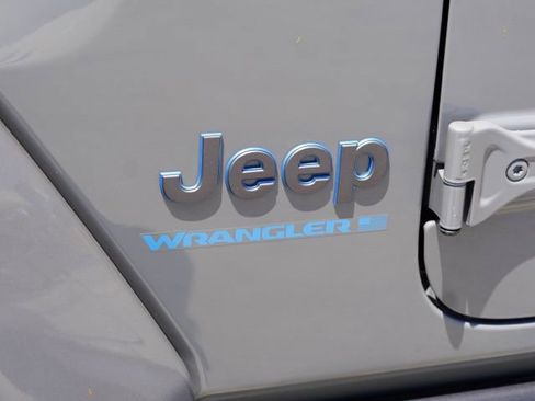 Used 2023 Jeep Wrangler Unlimited Rubicon 4xe w/ Steel Bumper Group AWD/4WD image 10