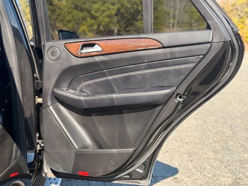 Used 2014 Mercedes-Benz ML 350 4MATIC w/ Premium 1 Package image 21