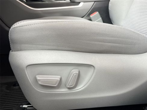 Used 2023 Toyota Highlander LE FWD image 26