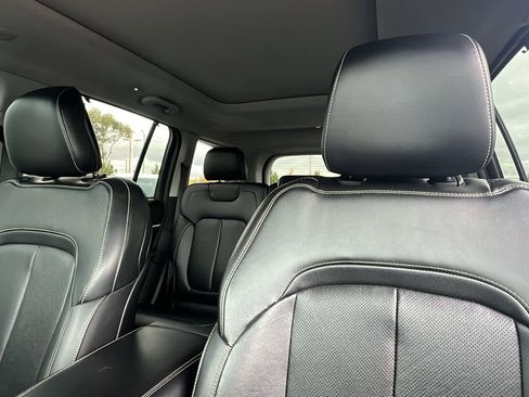 Used 2022 Jeep Grand Cherokee Limited w/ Luxury Tech Group II image 11