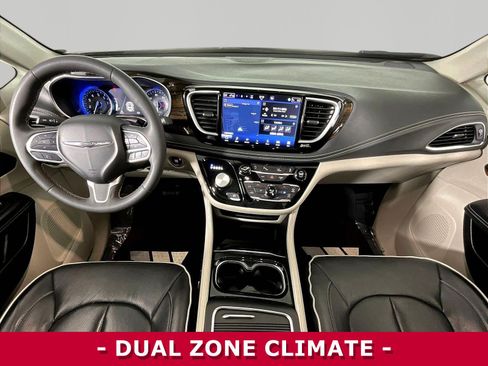 Used 2023 Chrysler Pacifica Limited FWD image 7