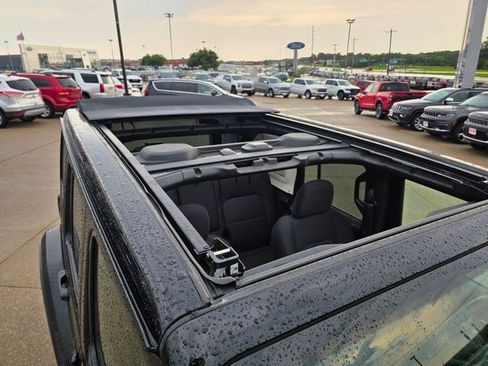 Used 2023 Jeep Wrangler Unlimited w/ Sun & Screen Package AWD/4WD image 10
