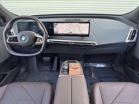 Used 2023 BMW iX xDrive50 w/ Ultimate Package 2 AWD/4WD image 12