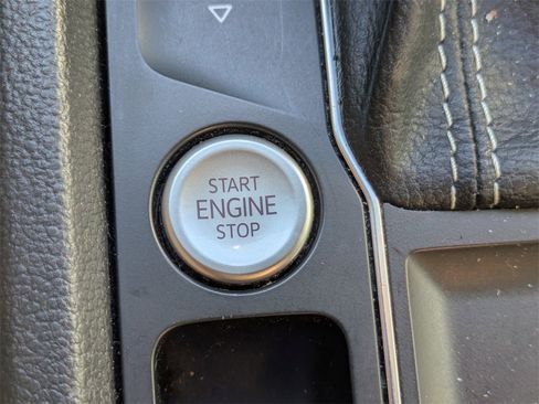 Used 2021 Volkswagen Atlas SEL image 36