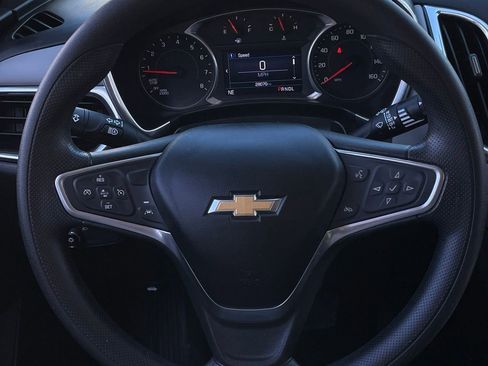 Used 2022 Chevrolet Equinox LS w/ LS Convenience Package image 12