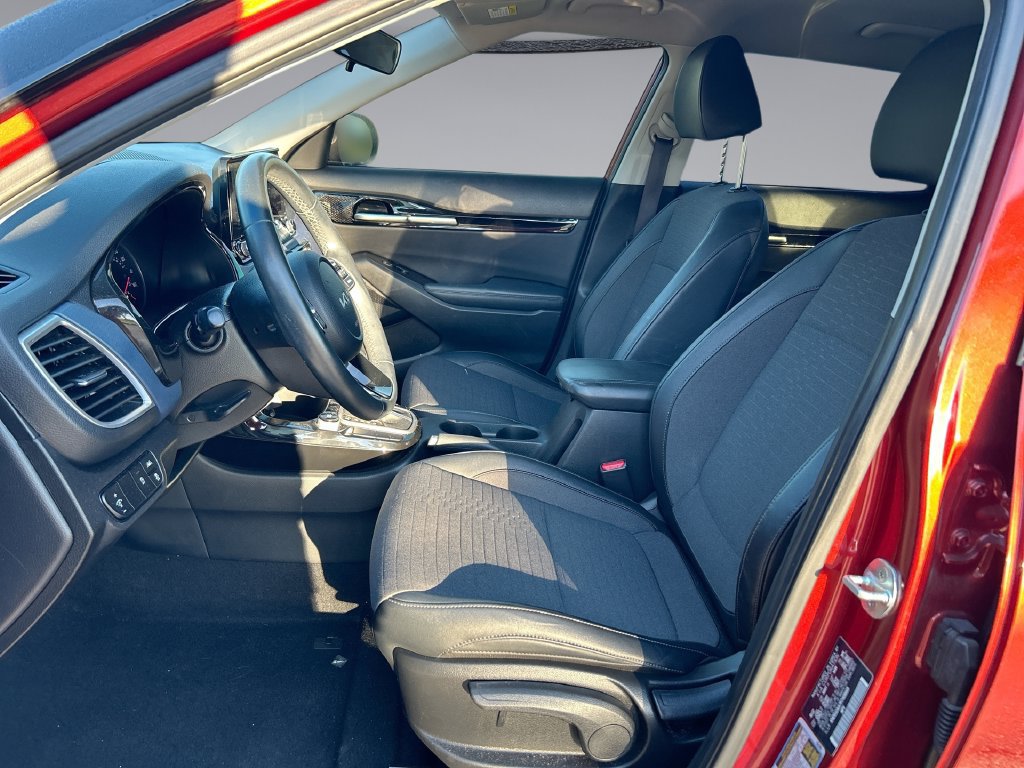 Used 2023 Kia Seltos S w/ Navigation Package FWD image 11
