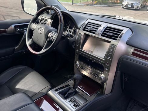 Used 2019 Lexus GX 460 Premium image 24