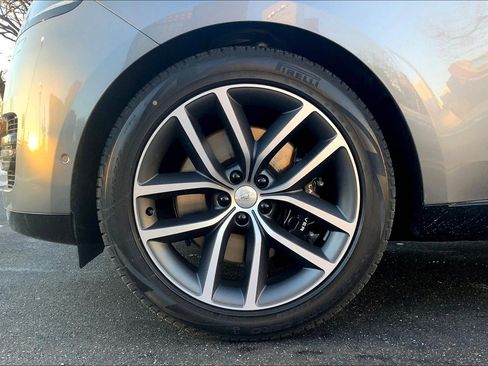 New 2025 Land Rover Range Rover SE image 11