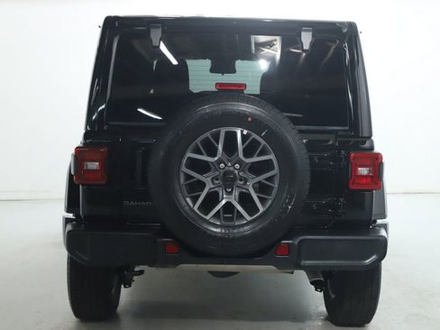Used 2025 Jeep Wrangler Unlimited Sahara AWD/4WD image 41