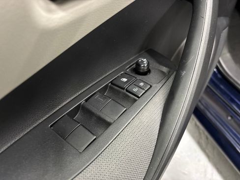 Used 2022 Toyota Corolla LE image 11