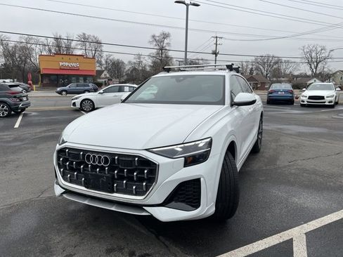 Used 2025 Audi Q8 Premium image 2