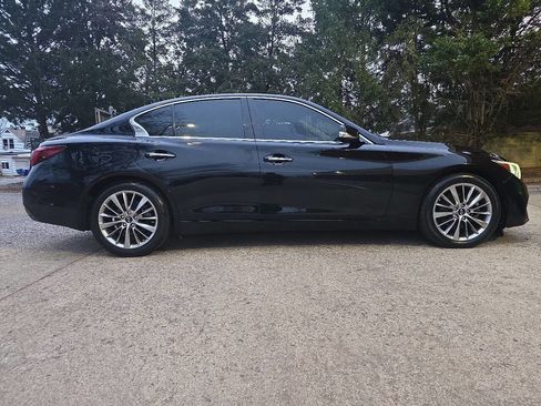 Used 2018 INFINITI Q50 Luxe w/ Sensory Package (Luxe) image 2