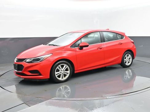 Used 2018 Chevrolet Cruze LT w/ Convenience Package image 1