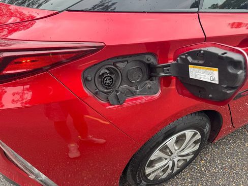 Used 2021 Toyota Prius Prime LE image 17