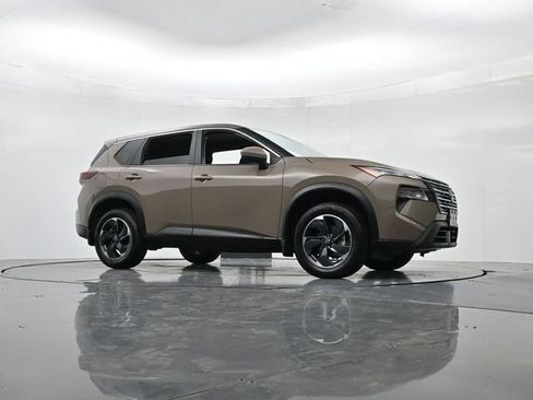 Used 2025 Nissan Rogue SV FWD image 34