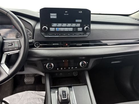 Used 2023 Mitsubishi Outlander SE image 15