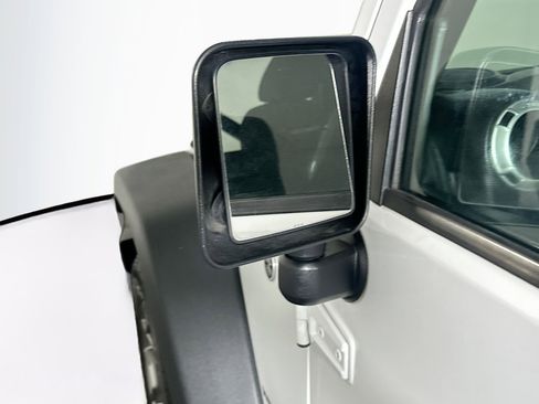 Used 2016 Jeep Wrangler Rubicon w/ Power Convenience Group image 16