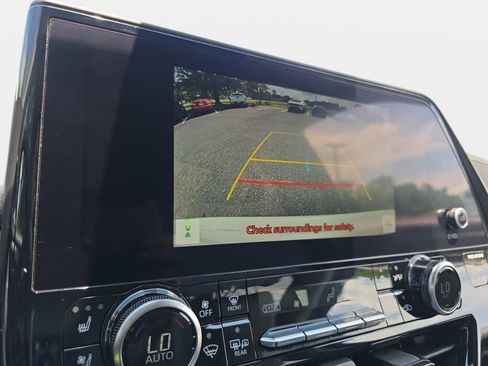 Used 2023 Toyota Highlander Limited FWD image 24