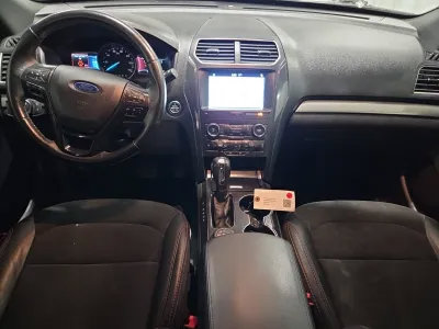 Used 2019 Ford Explorer XLT w/ XLT Sport Appearance Package AWD/4WD image 9