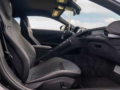 Certified 2022 Ferrari Roma image 45