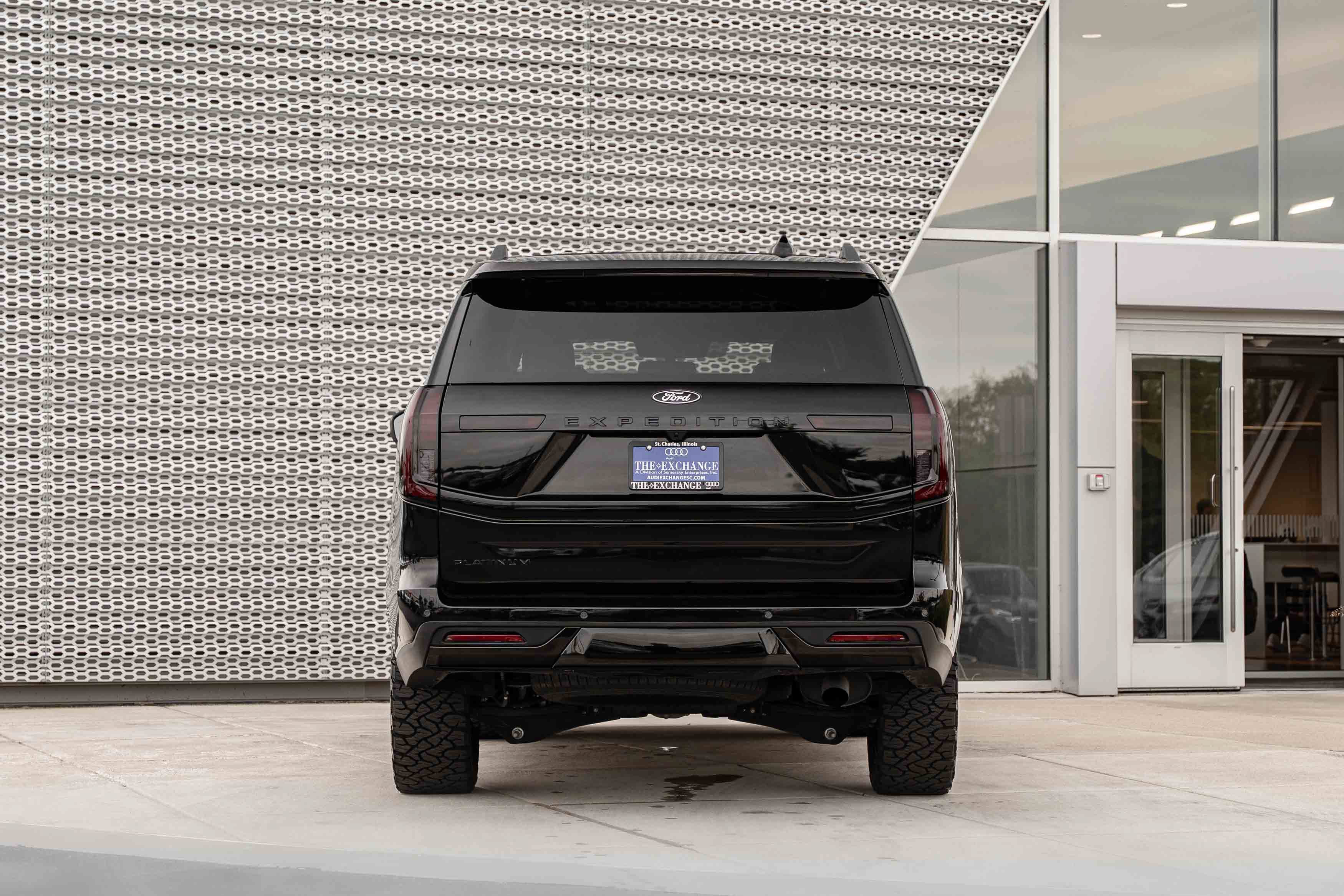 Used 2025 Ford Expedition Platinum w/ Stealth Performance Package AWD/4WD image 32