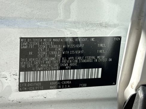 Used 2025 Toyota RAV4 XLE image 30