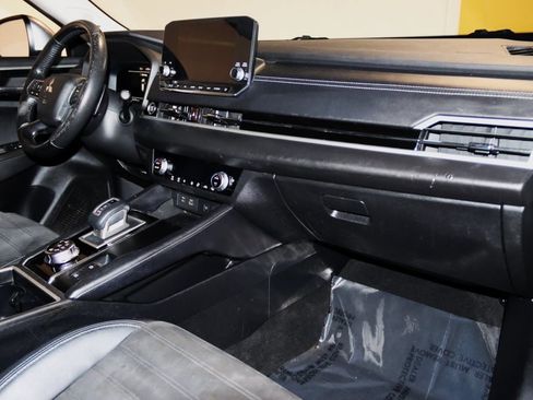 Used 2022 Mitsubishi Outlander SE image 59