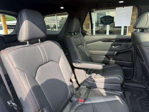 Used 2025 Honda Pilot TrailSport image 24