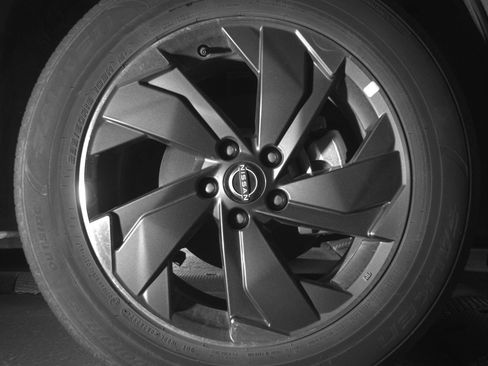 Used 2025 Nissan Rogue SV FWD image 13
