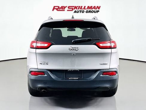 Used 2016 Jeep Cherokee Latitude w/ Cold Weather Group AWD/4WD image 6