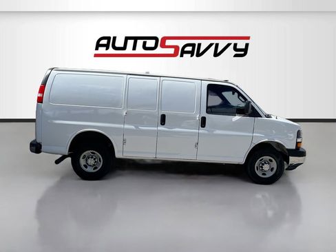 Used 2024 Chevrolet Express 2500 w/ Driver Convenience Package RWD image 8