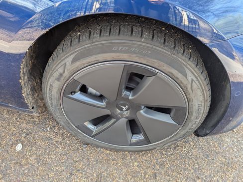 Used 2021 Tesla Model 3 Standard Range Plus image 6