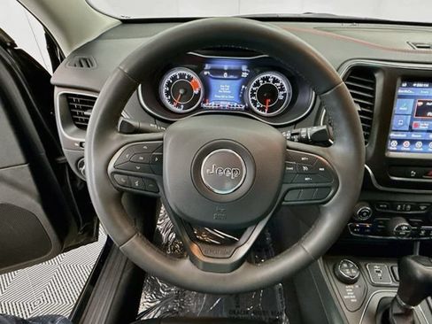 Used 2021 Jeep Cherokee Trailhawk w/ Comfort/Convenience Group AWD/4WD image 11