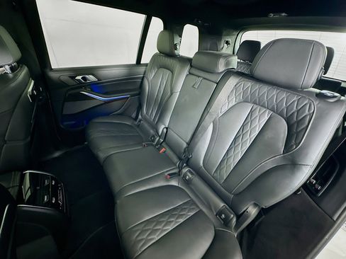Used 2025 BMW X7 M60i AWD/4WD image 23