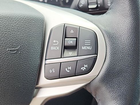 Used 2023 Ford Explorer XLT AWD/4WD image 18