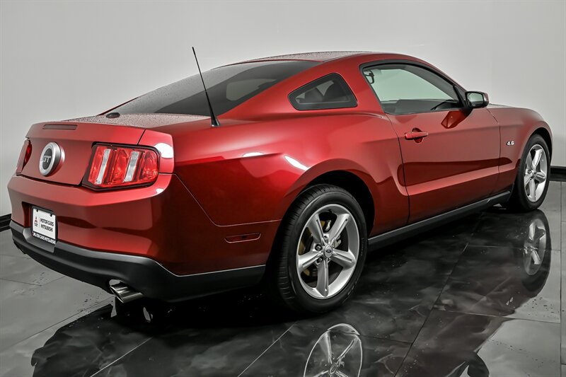 Used 2010 Ford Mustang GT RWD image 9