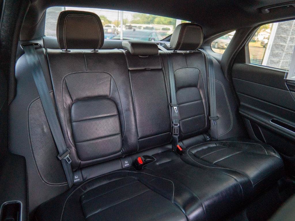 Used 2018 Jaguar XF S RWD image 32