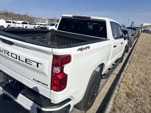 Used 2023 Chevrolet Silverado 1500 Custom image 10