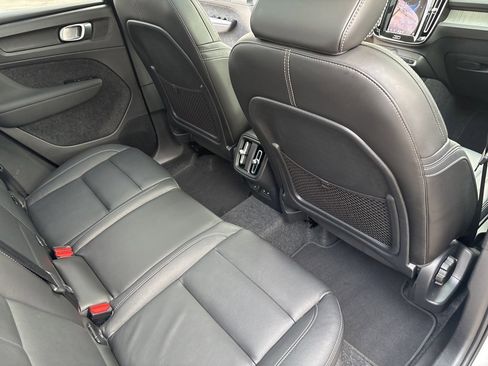 Certified 2025 Volvo XC40 B5 Core image 43