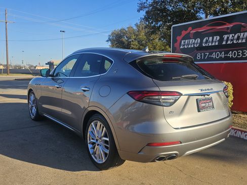 Used 2021 Maserati Levante GranLusso image 3