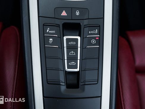 Used 2017 Porsche 911 Turbo S image 32