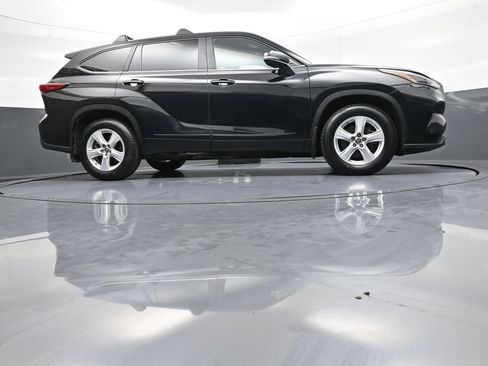 Certified 2023 Toyota Highlander LE FWD image 29