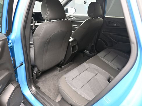 Used 2025 Chevrolet Trax RS image 19