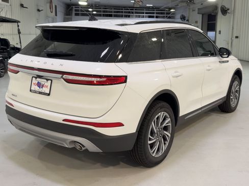 New 2026 Lincoln Corsair Premiere FWD image 9