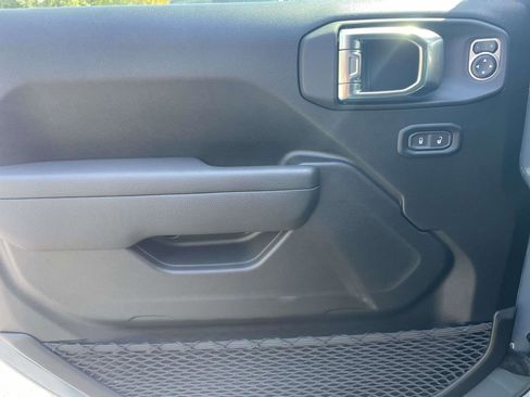 New 2025 Jeep Gladiator Sport image 31