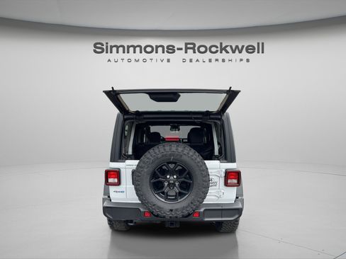 Used 2025 Jeep Wrangler Willys image 11