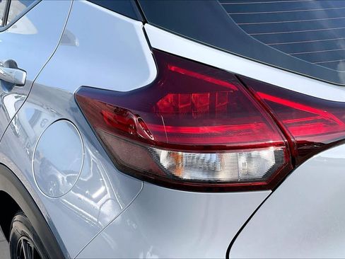 Used 2024 Nissan Kicks SR w/ SR Premium Package FWD image 24