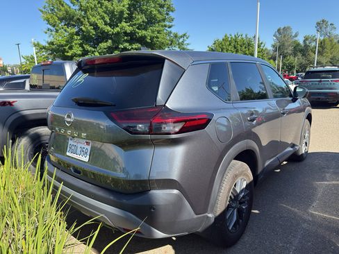 Used 2023 Nissan Rogue S FWD image 4