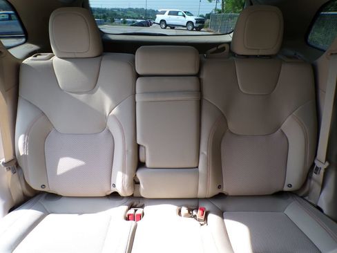 Used 2019 Jeep Cherokee Latitude w/ Popular Appearance Group FWD image 19