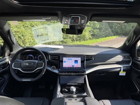 New 2025 Jeep Wagoneer L Series II w/ Premium Group I image 11